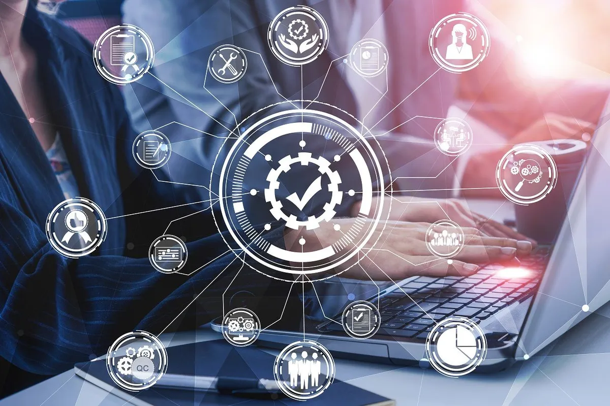 Roboterarm prüft Dashboard